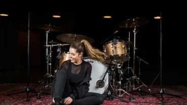 Domino Santiano Drummerin | beyerdynamic