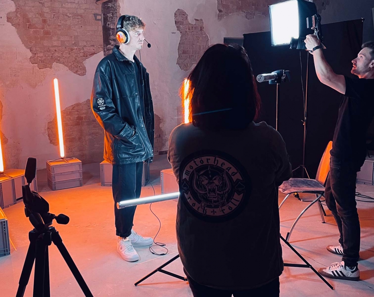 Das Grafikteam am Set des Black Friday Shootings