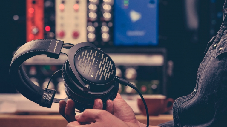 Critical Listening DT 1990 PRO | beyerdynamic